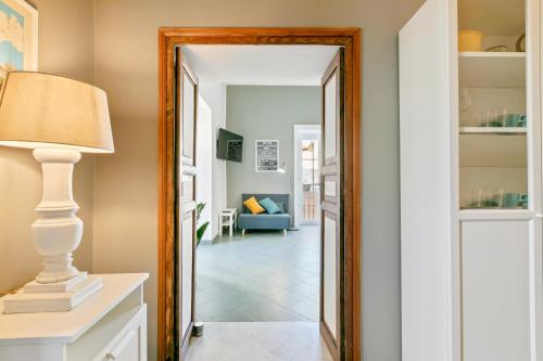 a mirror in a hallway with a living room at Stylish Flat Maqueda in Palermo