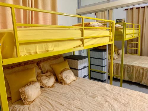 Higuey Center City tesisinde bir odada yatak veya yataklar