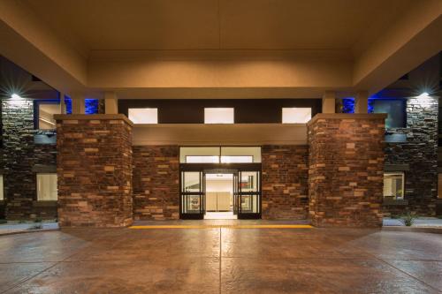 an empty lobby of a building with brick walls at Holiday Inn Express & Suites Pahrump by IHG in Pahrump