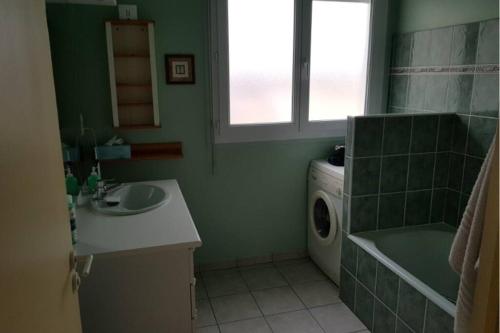 A bathroom at Appartement vue sur mer Morgat centre