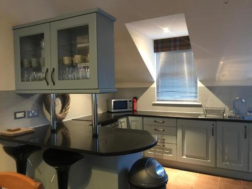A kitchen or kitchenette at The Town House 