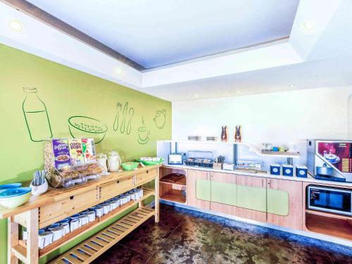 A kitchen or kitchenette at ibis Budget - Campbelltown