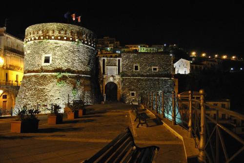 an old castle with a bench in front of it at Il Casalino Apartment in Pizzo