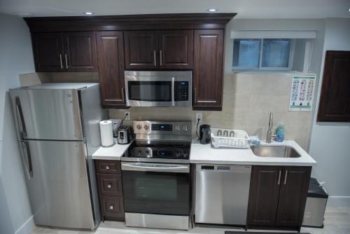 Bright Cozy One Bedroom Basement Apartment In Toronto Canada Booking Com Cozy One Bedroom Basement Apartment, Is It Bad To Have A Bedroom In The Basement Apartments Florida