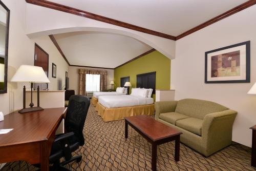 Ruang duduk di Holiday Inn Express Hotel & Suites Sherman Highway 75 by IHG