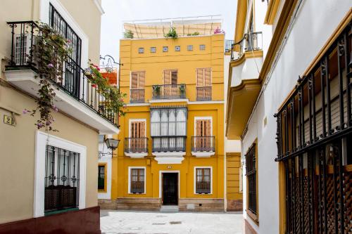 Charming patio apartment 1 min Cathedral