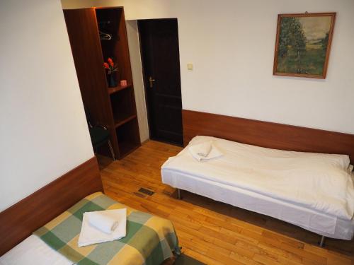 a hotel room with two beds and a table at Dom Gościnny 8 km od Suntago, Deepspot in Radziejowice