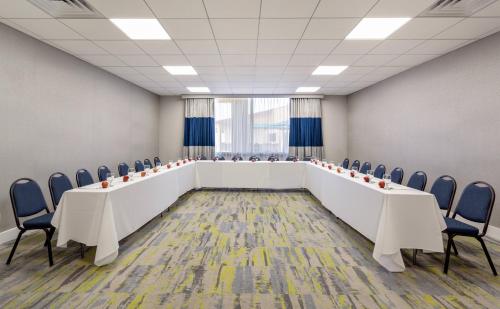 a conference room with a long table and chairs at Holiday Inn Hotel & Suites Daytona Beach On The Ocean by IHG in Daytona Beach