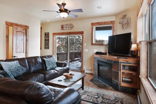 Breezy’s Mountain View Hideaway – Photos 2