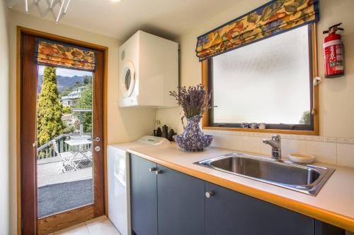 O bucătărie sau chicinetă la 139 On Peninsula - The ideal retreat 2 Bedroom Apartment