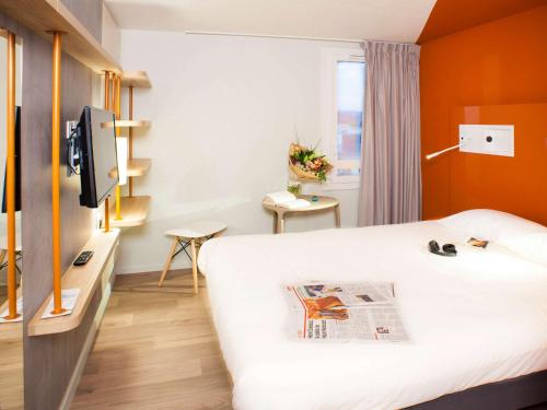 Postel nebo postele na pokoji v ubytování ibis budget Bordeaux Est Lormont