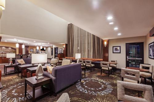 Posezení v ubytování Staybridge Suites Fort Worth Fossil Creek by IHG
