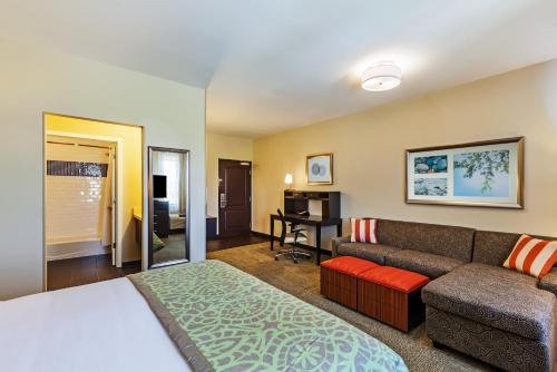 Posezení v ubytování Staybridge Suites Fort Worth Fossil Creek by IHG