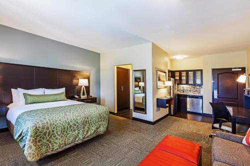 Imagen de la galería de Staybridge Suites Fort Worth Fossil Creek, an IHG Hotel, en Fort Worth