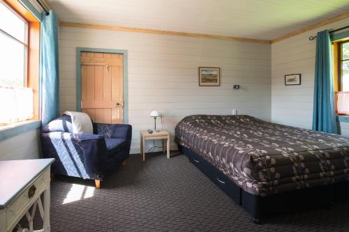 מיטה או מיטות בחדר ב-Smylies Accommodation