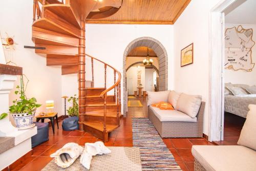 a living room with a staircase and a couch at CASA INTI / INTI HOUSE FURNAS in Furnas