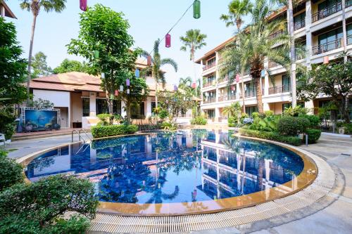 a swimming pool in the middle of a building at Le Casa Bangsaen in Bangsaen