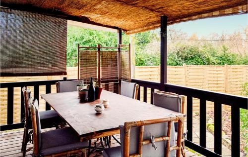 Gallery image of Lovely Stacaravan In Livry-Sur-Seine in Livry-sur-Seine