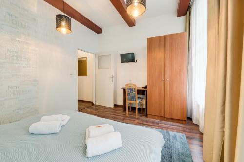 Ένα ή περισσότερα κρεβάτια σε δωμάτιο στο Koruna Hotel