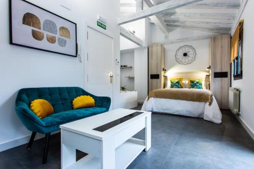 Postel nebo postele na pokoji v ubytování Apartamentos Hervás Suites