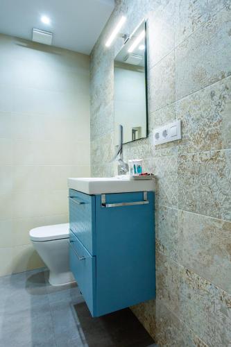 Ένα μπάνιο στο Apartamentos Hervás Suites