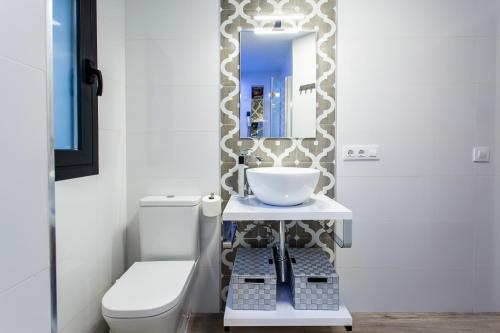 Ένα μπάνιο στο Apartamentos Hervás Suites