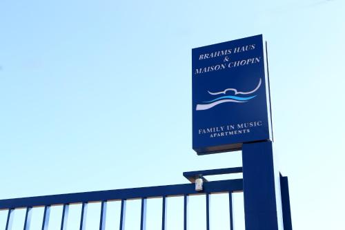 Πιστοποιητικό, βραβείο, πινακίδα ή έγγραφο που προβάλλεται στο Maison Chopin & Brahms Haus