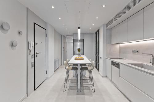 Kuchyň nebo kuchyňský kout v ubytování BAG- Boutique Apartment Grey - Hilton Area
