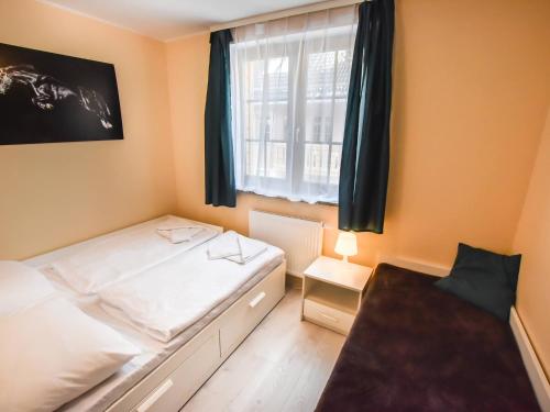 Giường trong phòng chung tại VacationClub – Osiedle Podgórze 1E Apartament 19