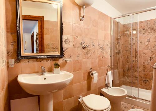 Koupelna v ubytování Alloggio turistico S.Pellegrino 45