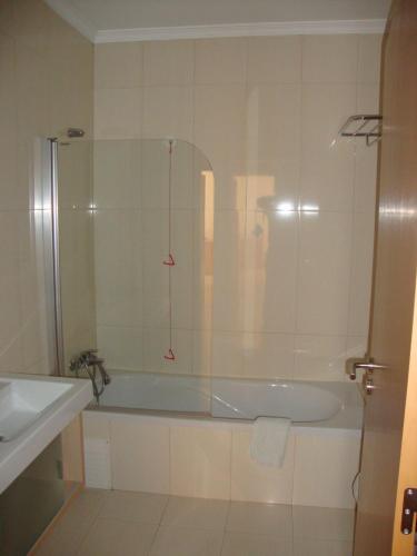 Bilik mandi di Mantamar Apartamentos
