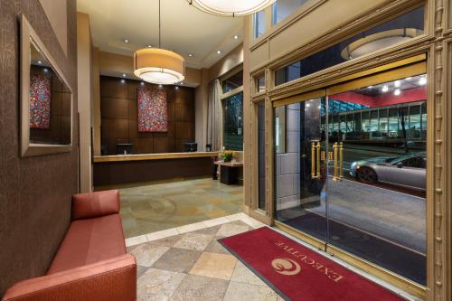 Lobby o reception area sa Executive Hotel Pacific