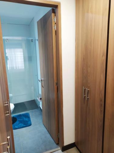a bathroom with a door open to a bathroom with a toilet at 3 Apartamento completo Cedritos Minimalista in Bogotá