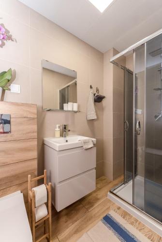 a bathroom with a sink and a shower at Willa Biały Domek in Ustroń