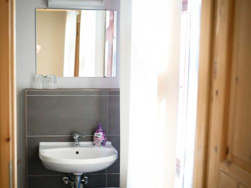 a bathroom with a sink and a mirror at Forsthaus Leiner Berg in Dessau