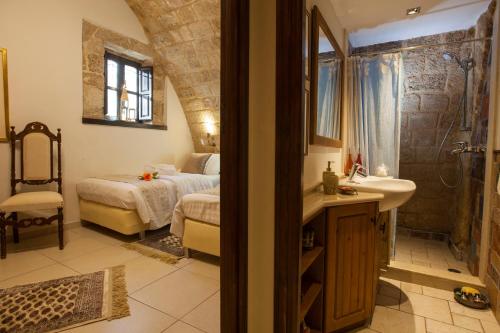 Medieval Dreams Villa tesisinde bir banyo