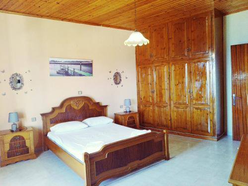 Postel nebo postele na pokoji v ubytování Traditional Panoramic Sea View House
