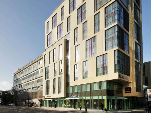 a large building with a lot of windows at ibis London Blackfriars in London