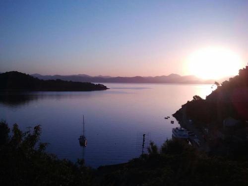 a view of a large body of water with boats at Guest House Ruža in Sobra