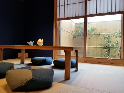 a room with a wooden table and a window at Hanaakari in Kanazawa