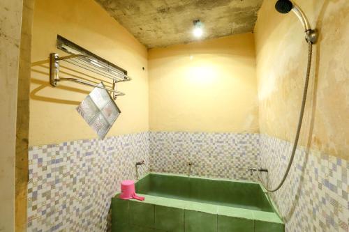 A bathroom at Kasmiyem Homestay