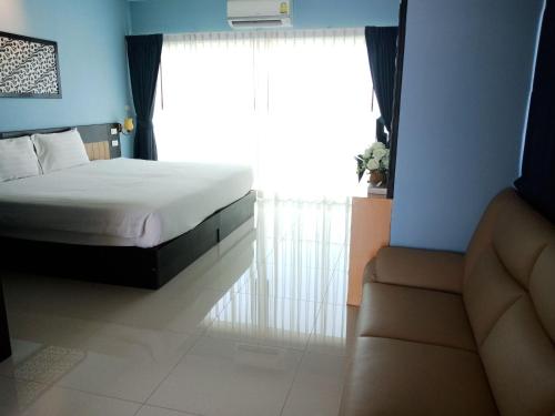 Ein Bett oder Betten in einem Zimmer der Unterkunft Phuket Chinoinn-SHAPlus Certified