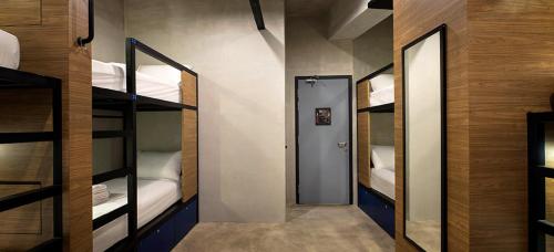Ein Etagenbett oder Etagenbetten in einem Zimmer der Unterkunft Tido Hostel Penang