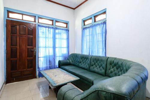 Χώρος καθιστικού στο Homestay Mbah Parni