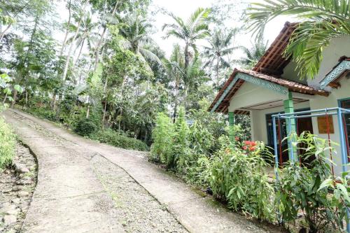 Κήπος έξω από το Homestay Mbah Parni