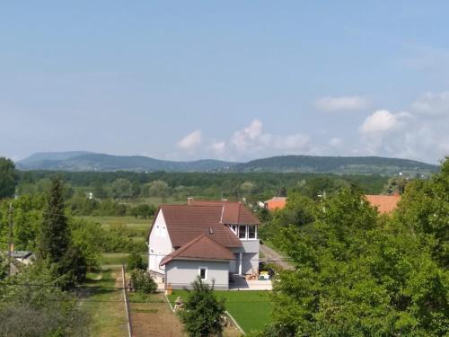 Gallery image of BalatUniversum Apartmanhouse in Révfülöp