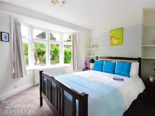 En eller flere senge i et værelse på Covecastle Cottage