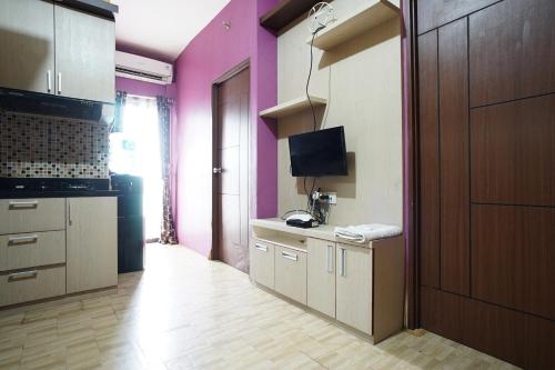 Una cocina o zona de cocina en Planet Room Kemang View