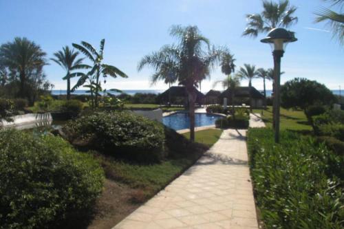 Marbella beachside apartment in 5 star gated