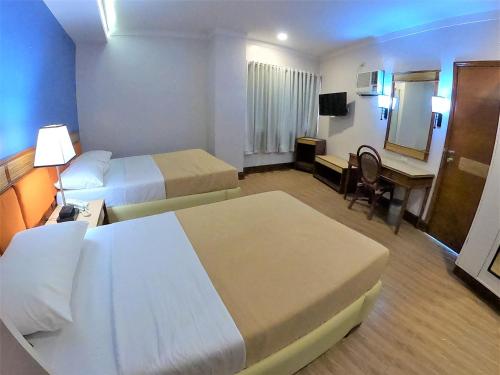 Postel nebo postele na pokoji v ubytování Hotel Valencia